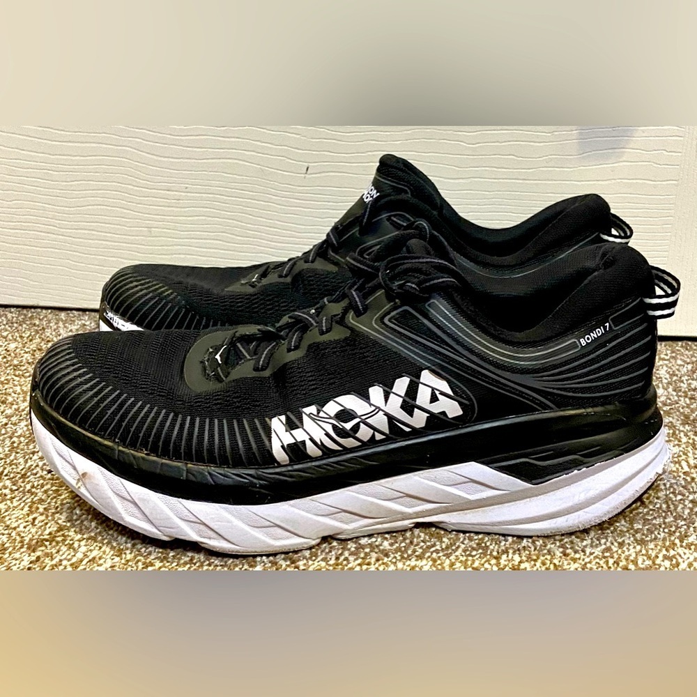 Hoka One One Bondi 7 Black White - Size 10.5 -1110519-BWHT. Missing Insoles